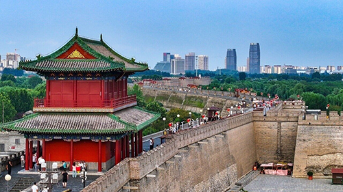 7月31日拍摄的正定古城南城门。 本报记者 赵 杰摄