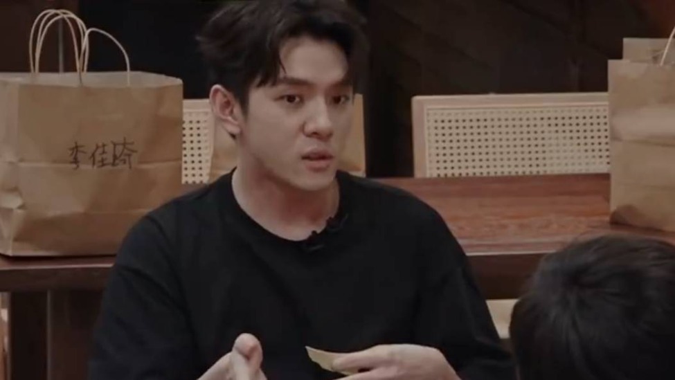 李佳琦回应在《披荆斩棘》中被淘汰：我觉得我不该被淘汰封面图