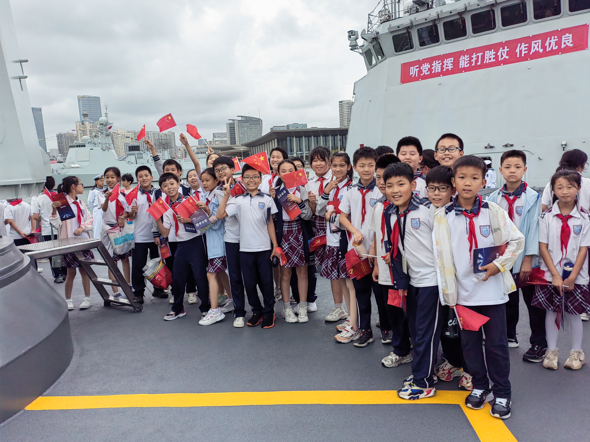 强国复兴有我，童心“舰”证强军梦！青岛朝城路小学爱国主义教育活动