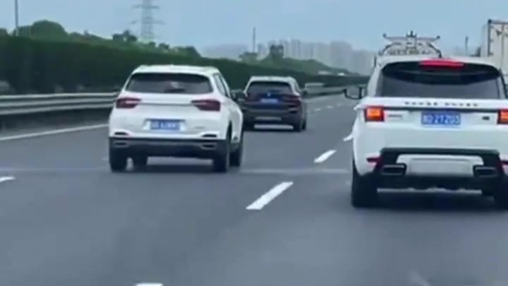 女生打顺风车已满座司机仍接单，出言提醒后被怼