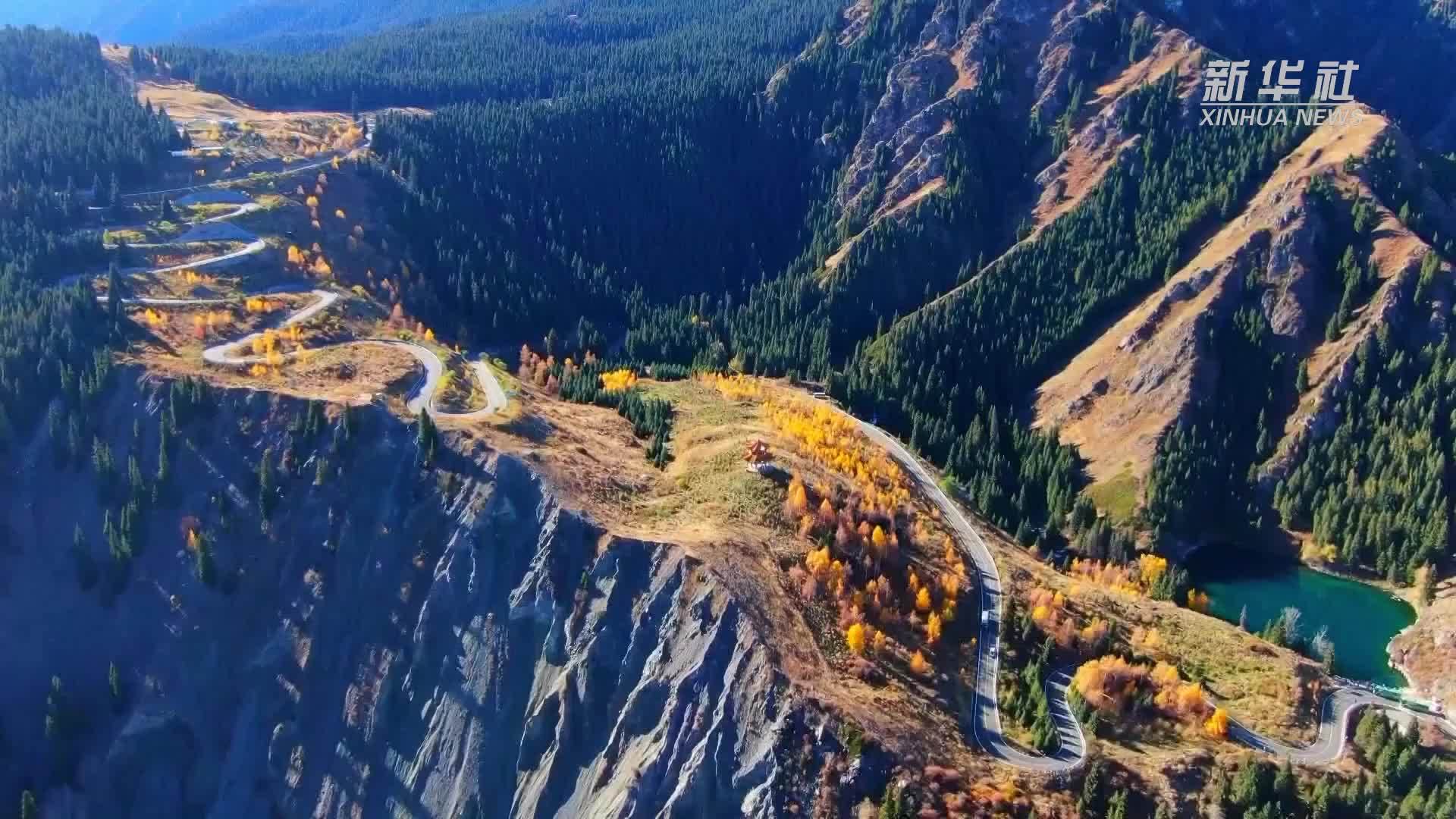 国庆假日 天山天池秋景醉游人