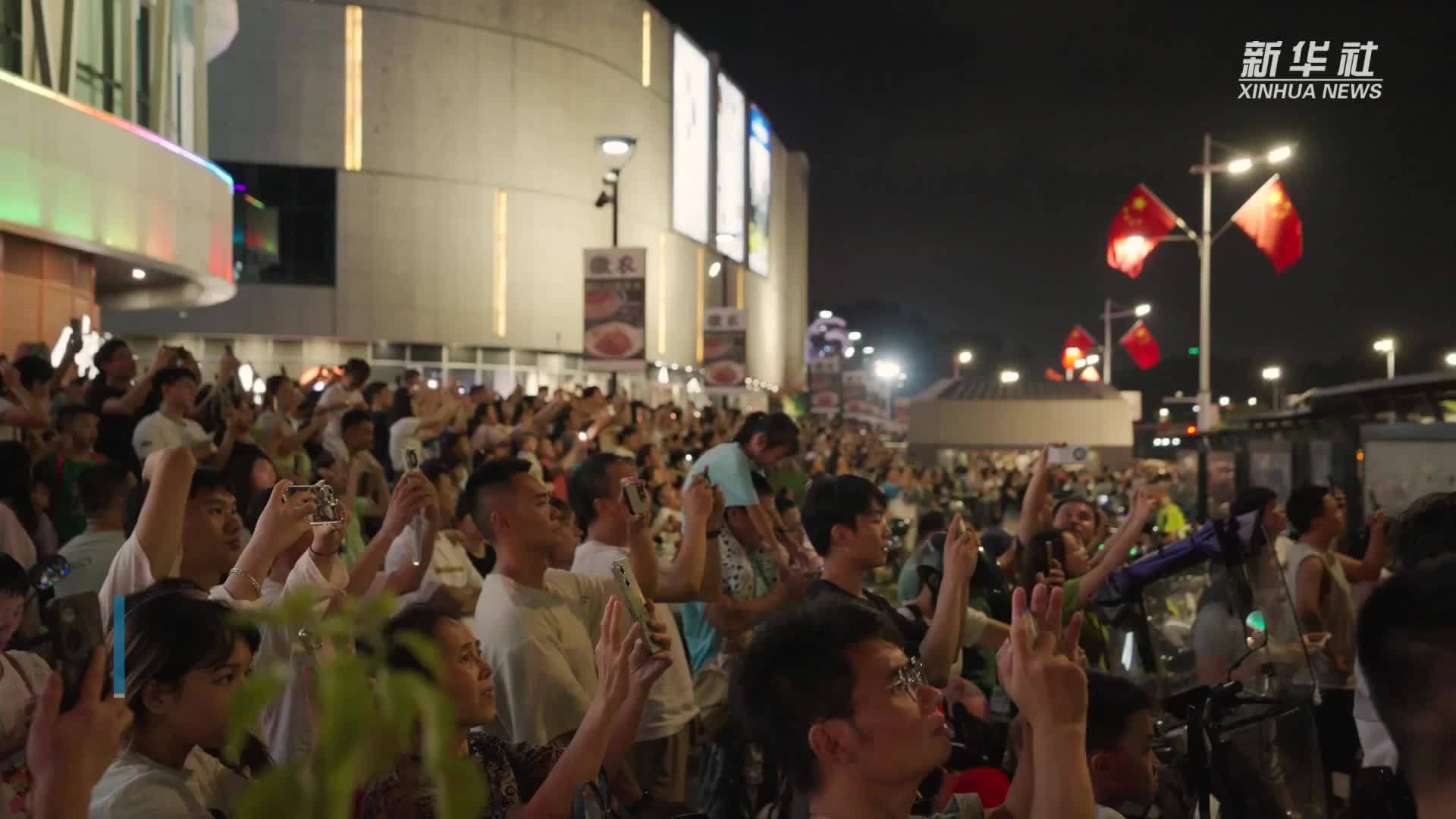 全城万架无人机表演点亮深圳夜空