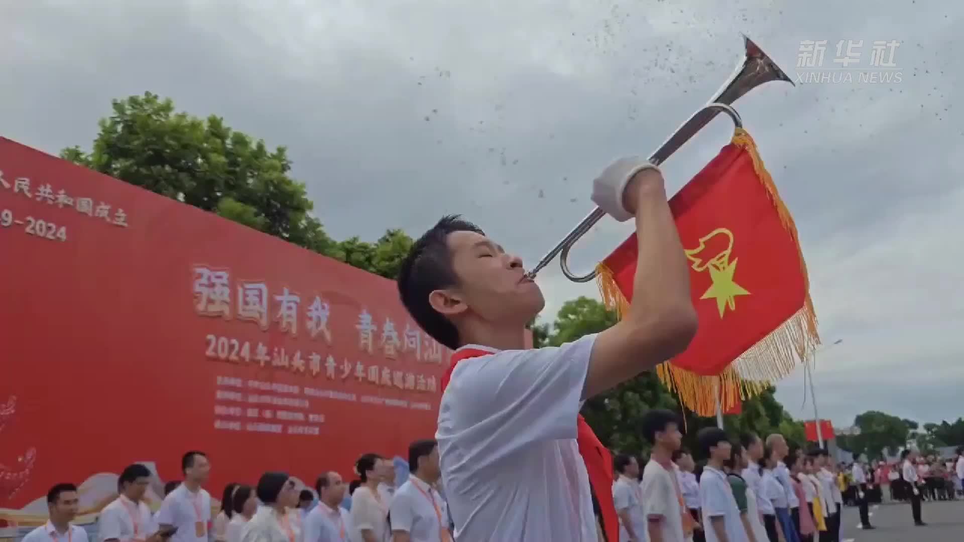 广东汕头举办青少年巡游祝福祖国