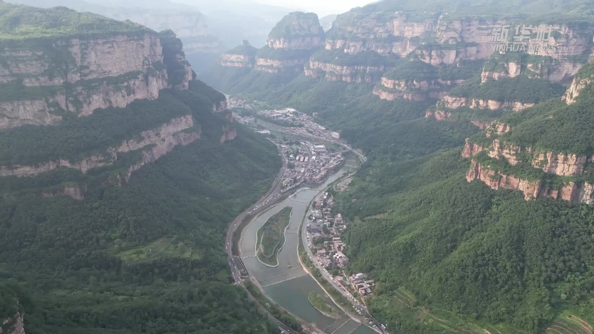 河南林州：“写生经济”点亮太行小镇