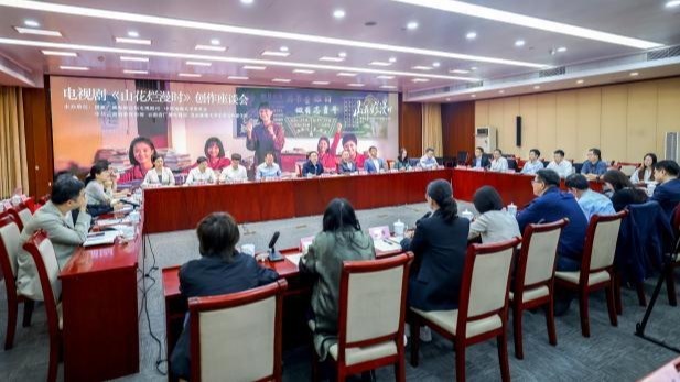 传递内容温度、担当社会责任：《山花烂漫时》剧组、演员宋佳向华坪县捐赠700万元封面图