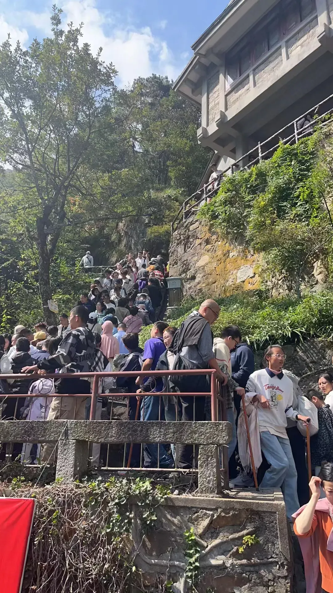 “一亿旅客已抵达南昌”……江西开启“人山人海”模式