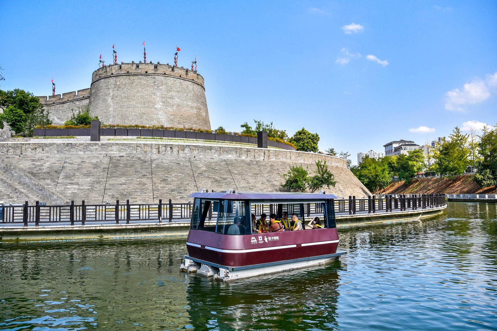 欧卡智舶无人驾驶游船。（资料图片）记者王健摄