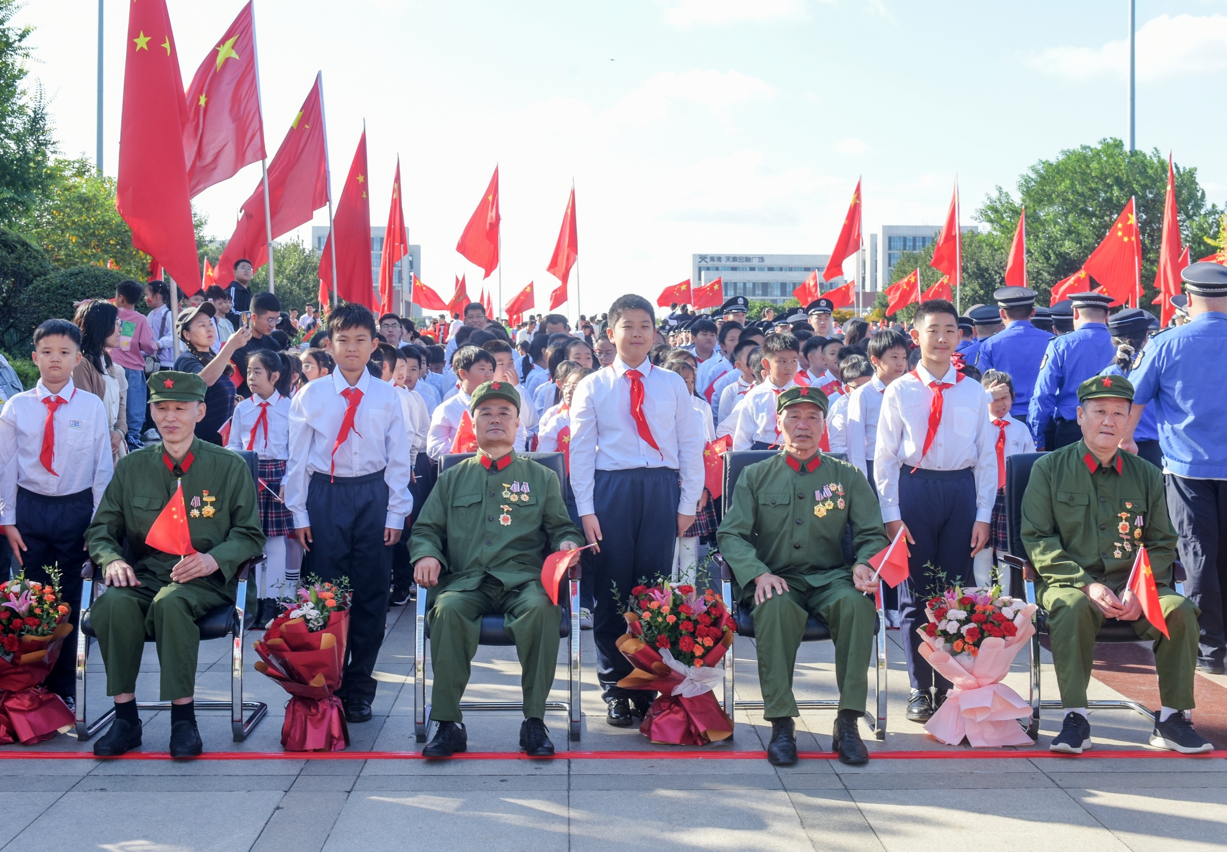 胶州市隆重举行庆祝中华人民共和国成立75周年升国旗仪式