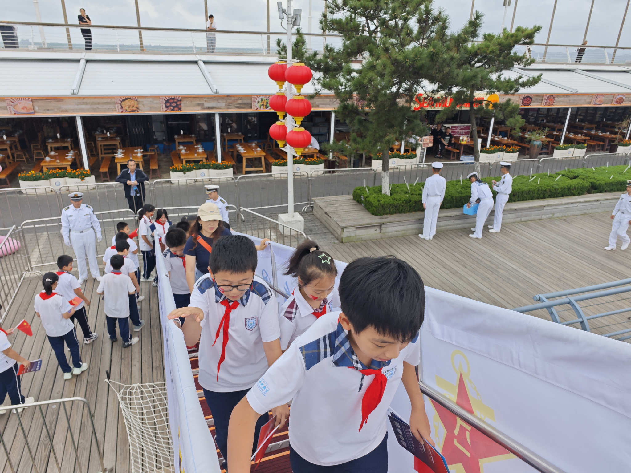 强国复兴有我，童心“舰”证强军梦！青岛朝城路小学爱国主义教育活动