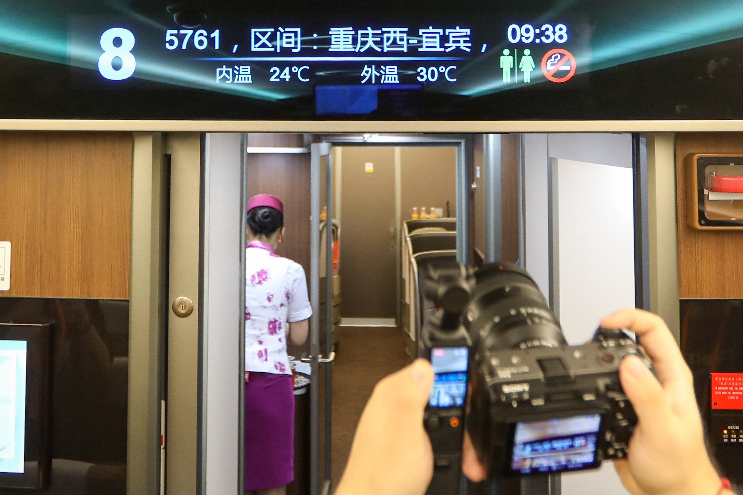 ▲9月29日，渝昆高铁渝宜段正式通车。记者 尹诗语 摄