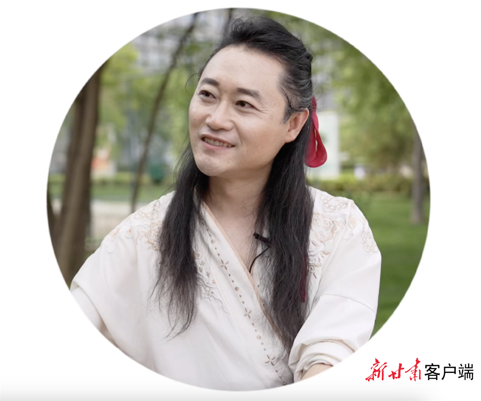 ——这些歌虽然是我写的，但似乎并不能代表完整的自己，我还在继续努力。