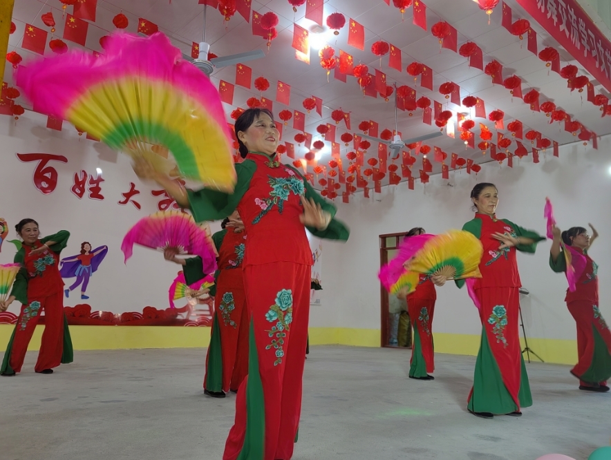 吉安永新县：乡村舞台我来秀 载歌载舞庆国庆