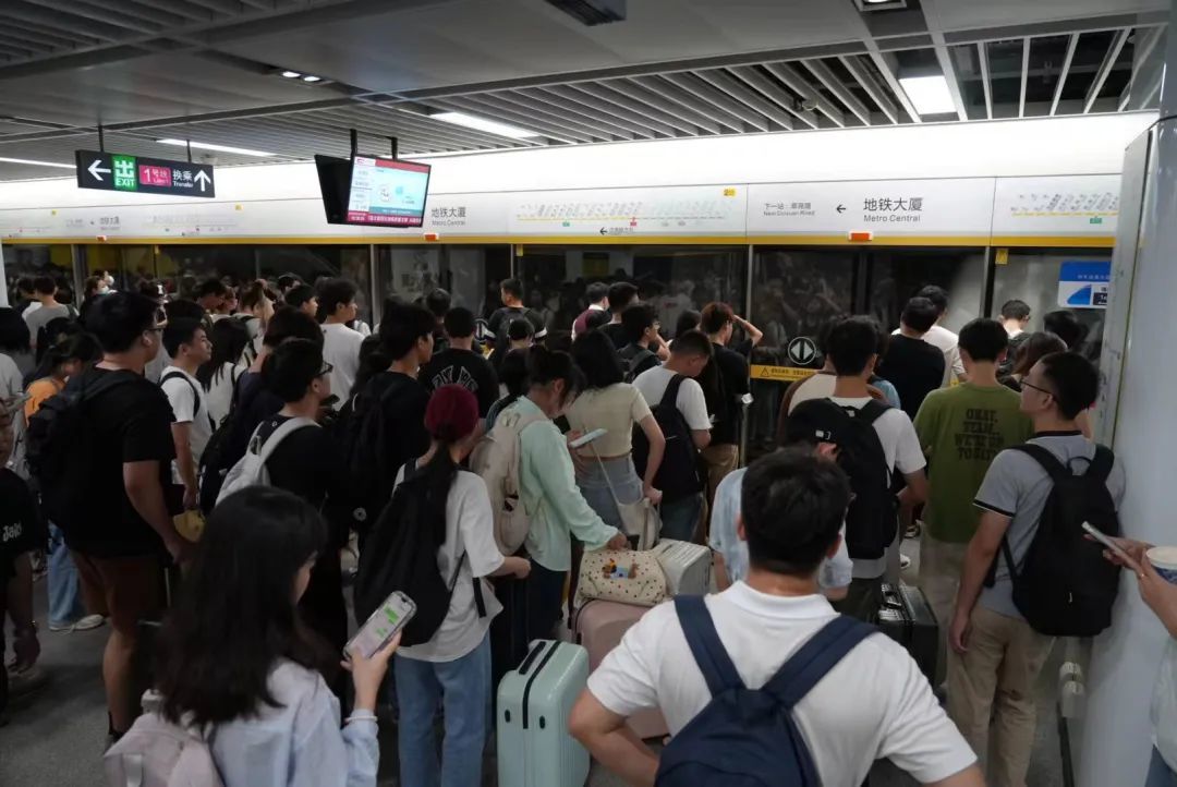 客流强度两夺全国第一 国庆假期南昌地铁“火”出圈