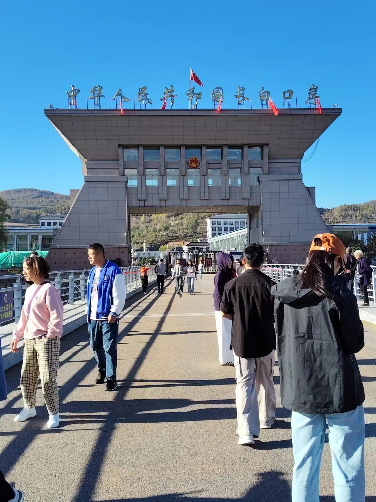 从临江市向北,沿G331自驾,下一站即抵达长白县。