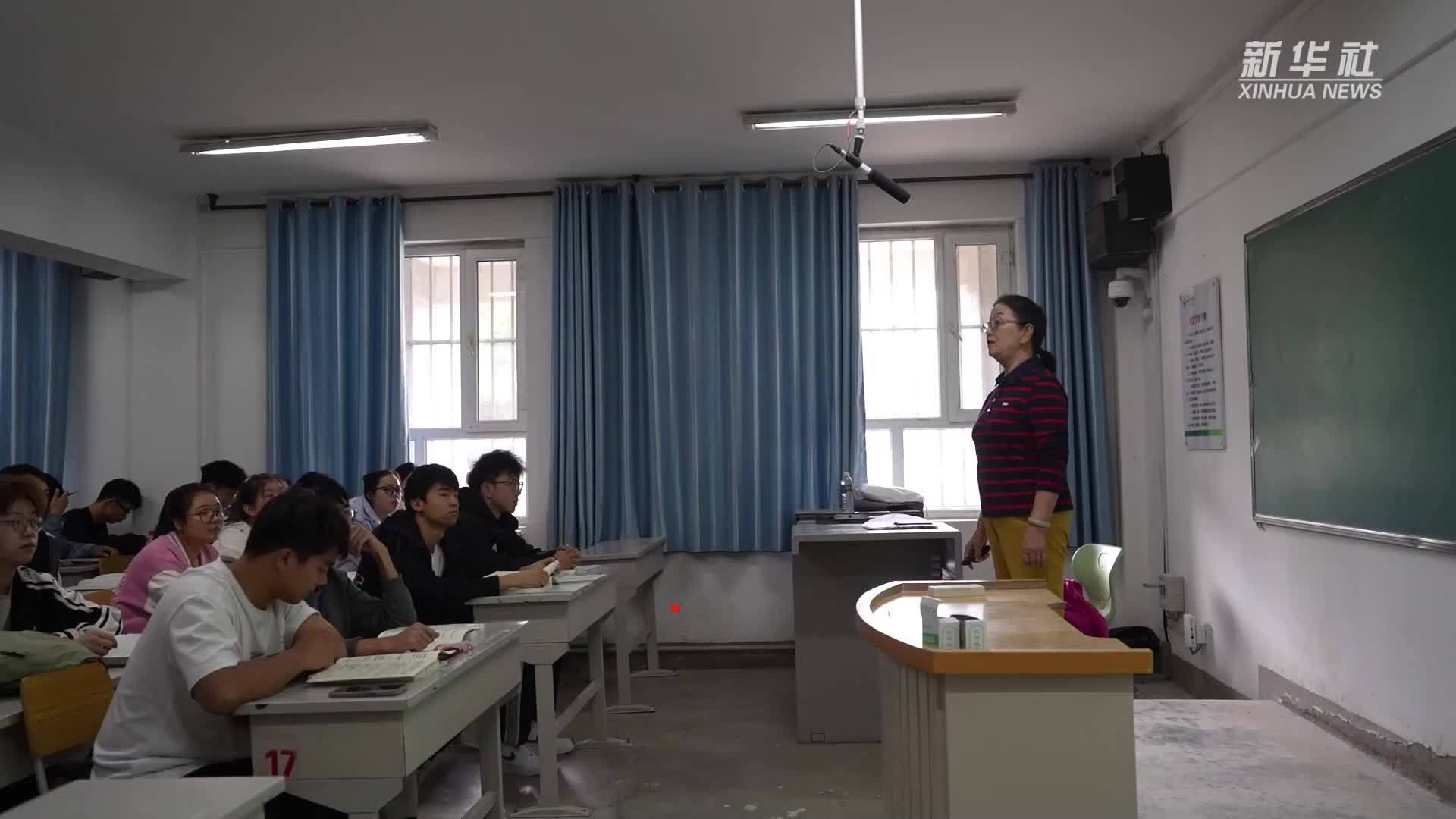 西农“银龄教师”：千里支教 爱洒南疆