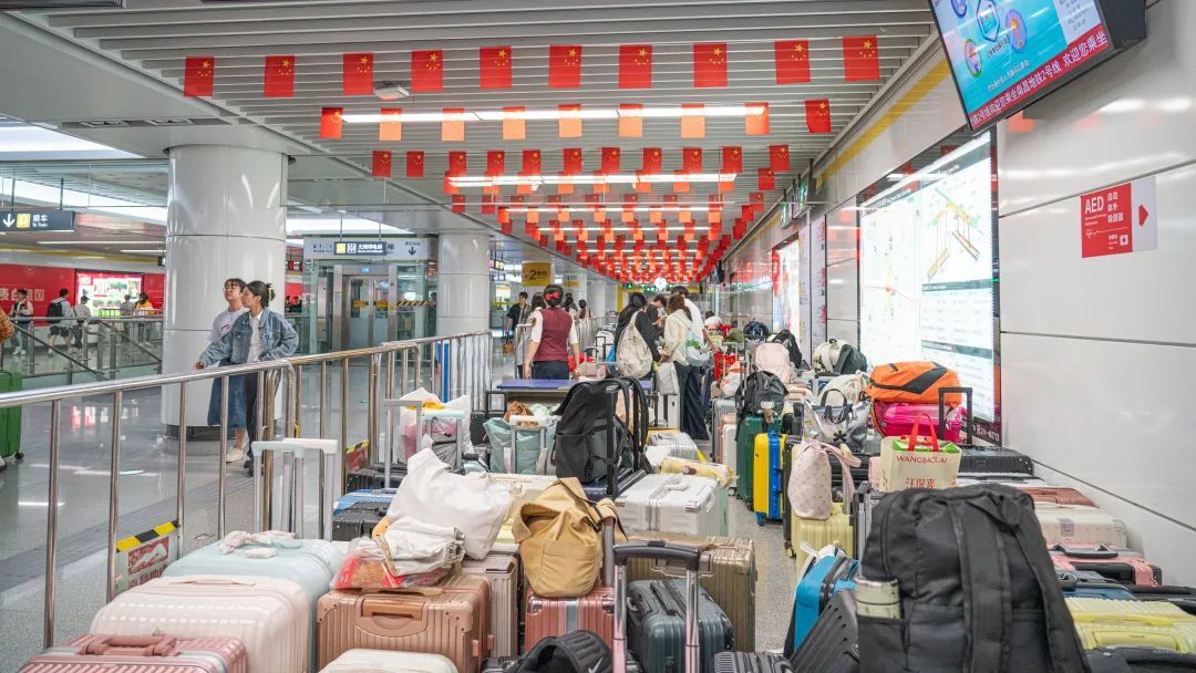 客流强度两夺全国第一 国庆假期南昌地铁“火”出圈