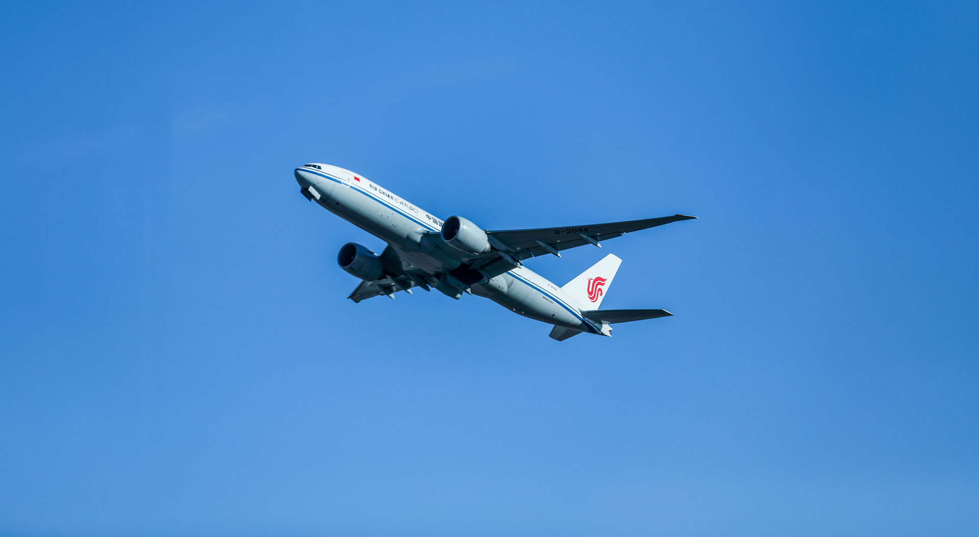 单日客流最高9700余人次!青岛机场出入境航班和人员均创新高