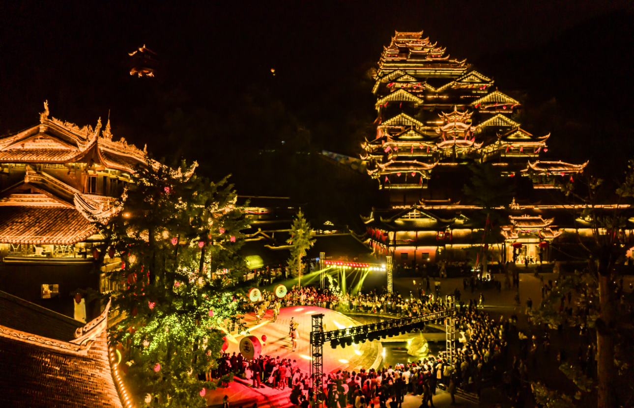 激活夜间消费场景，夜晚的蚩尤九黎城灯光璀璨 九黎集团供图