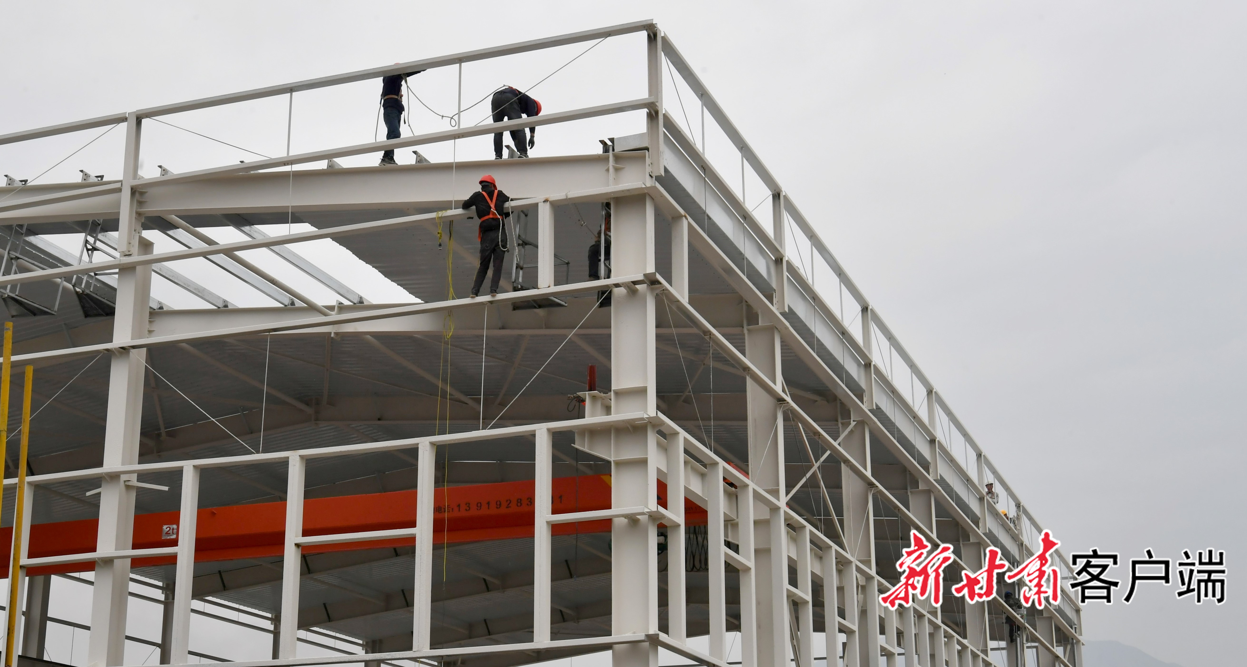大河家自来水厂建设项目施工现场　本组图片均由新甘肃&middot;甘肃日报记者　马伊星　摄