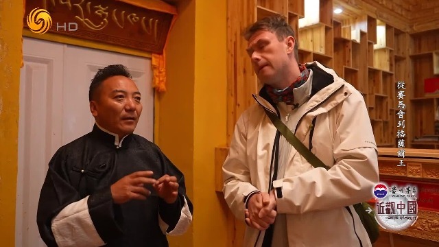 英国人探访“格萨尔说唱艺人之乡”，听当地人讲格萨尔王的故事