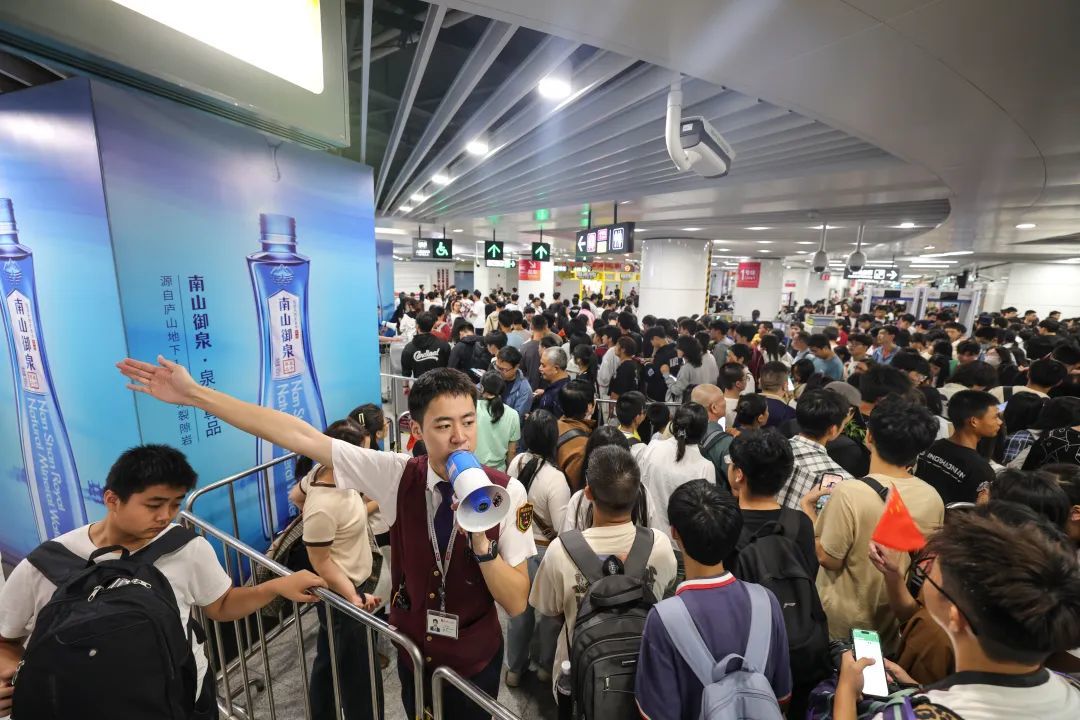 客流强度两夺全国第一 国庆假期南昌地铁“火”出圈