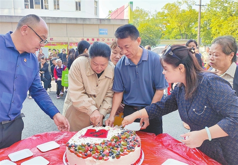 江西：情暖重陽（圖）