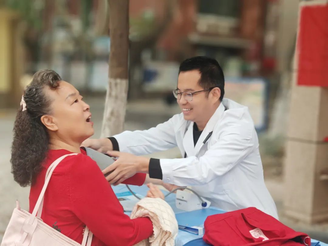 包含原火箭军总医院代取报告代挂号住院期间生活需求响应，贴心安排的词条