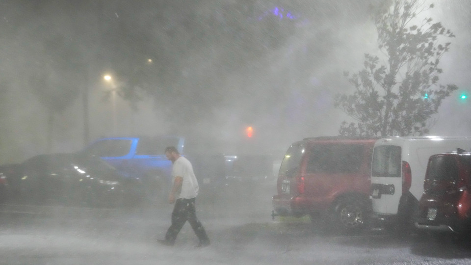 飓风“米尔顿”重创美国佛州  超150万户断电