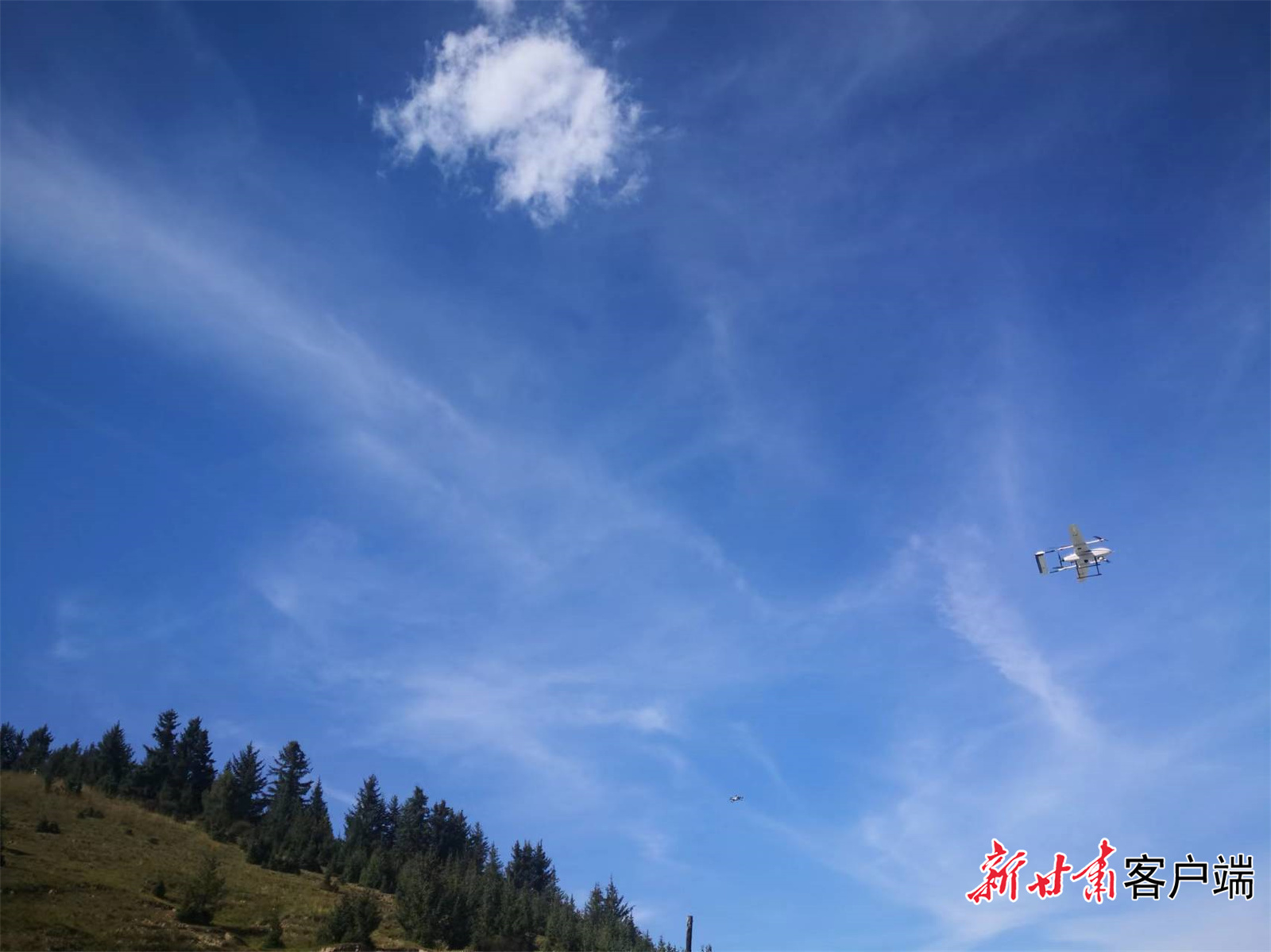 无人机在孔岗木原生态林区巡山