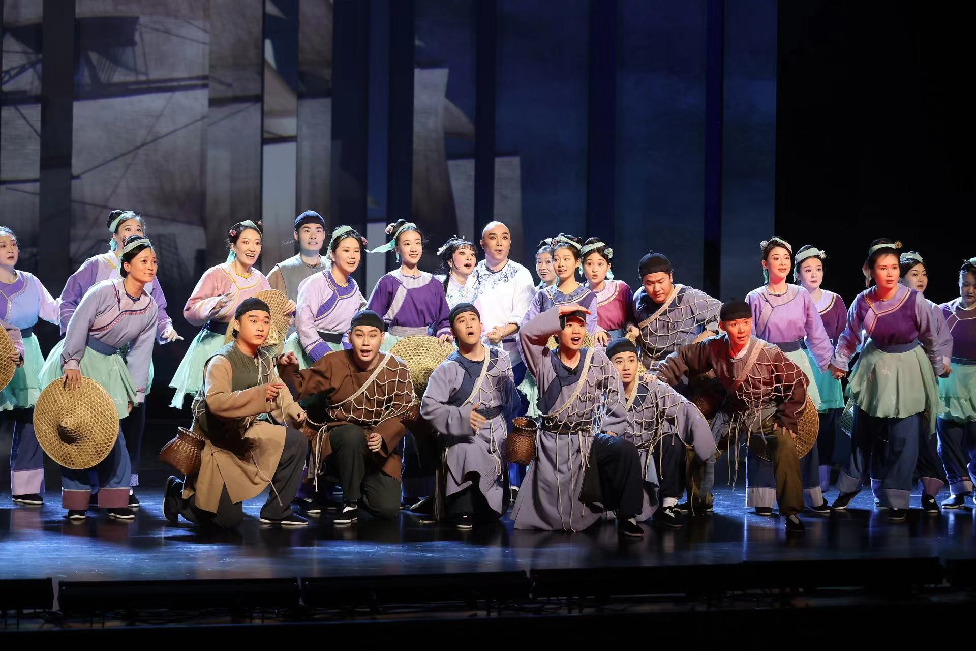 （图为大型原创锡剧《大江奔涌》演出现场 朱其摄）