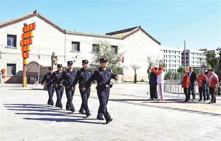 新区公安加强安全巡逻 兰州新区报记者 李佳丽 摄