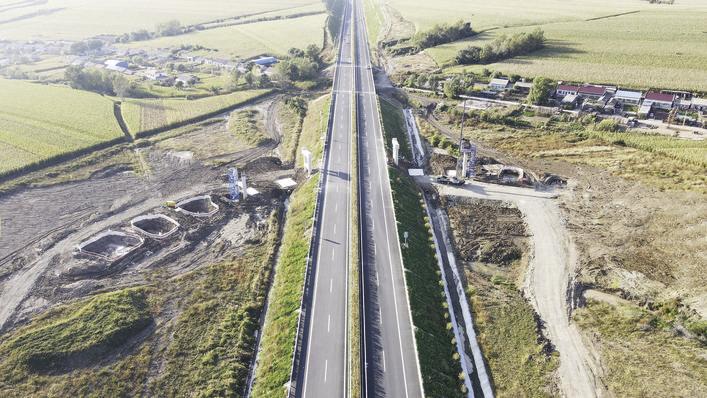 建设中的长榆高速公路。 丁莉 摄