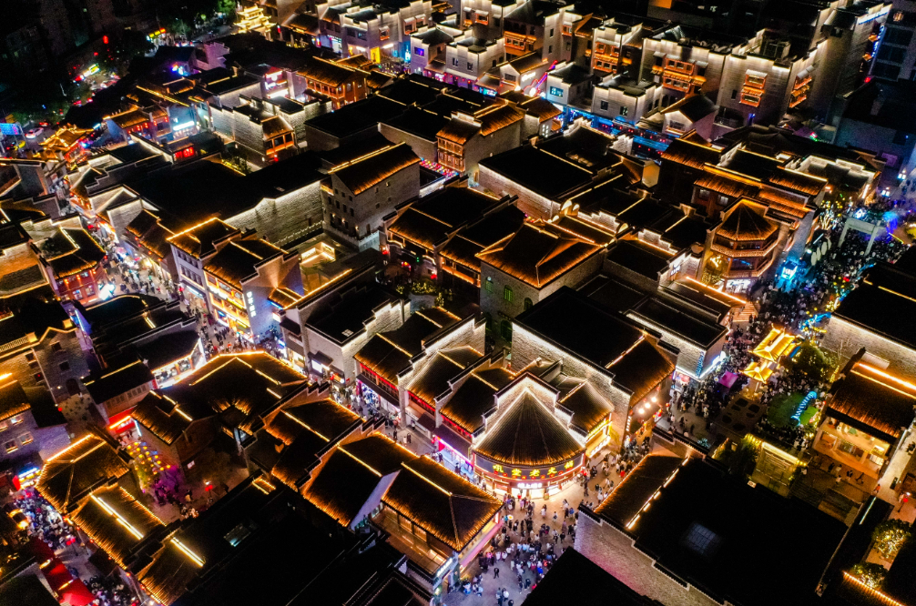 万寿宫夜景。邓勇军/摄