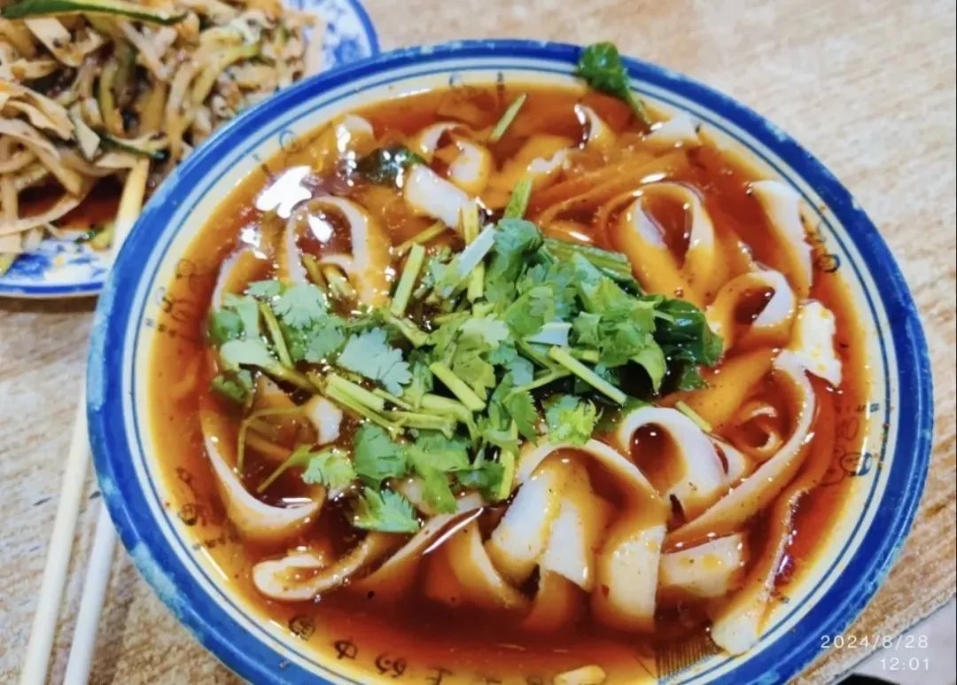 不输奈良!不输北欧!国内秋景天花板伊春,美食量大又美味!