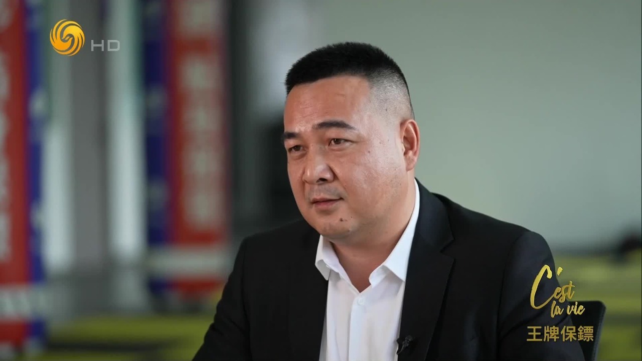 人到中年妻离子散，他换了一种人生：给老板当保镖三年，留下一身的伤