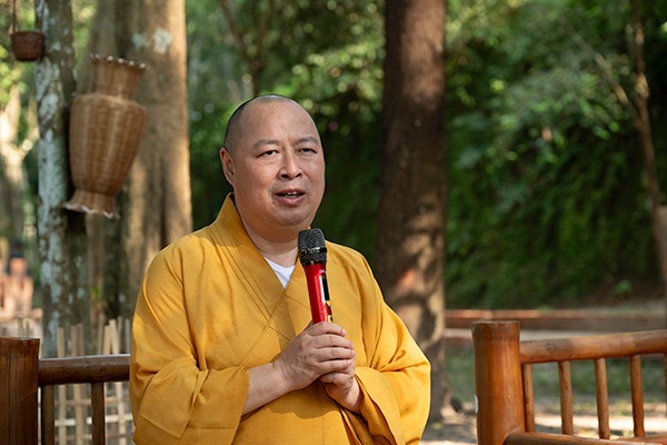 法乳同源苦乐与共 亲诚惠容花开果实:印顺法师老挝走亲戚会老友