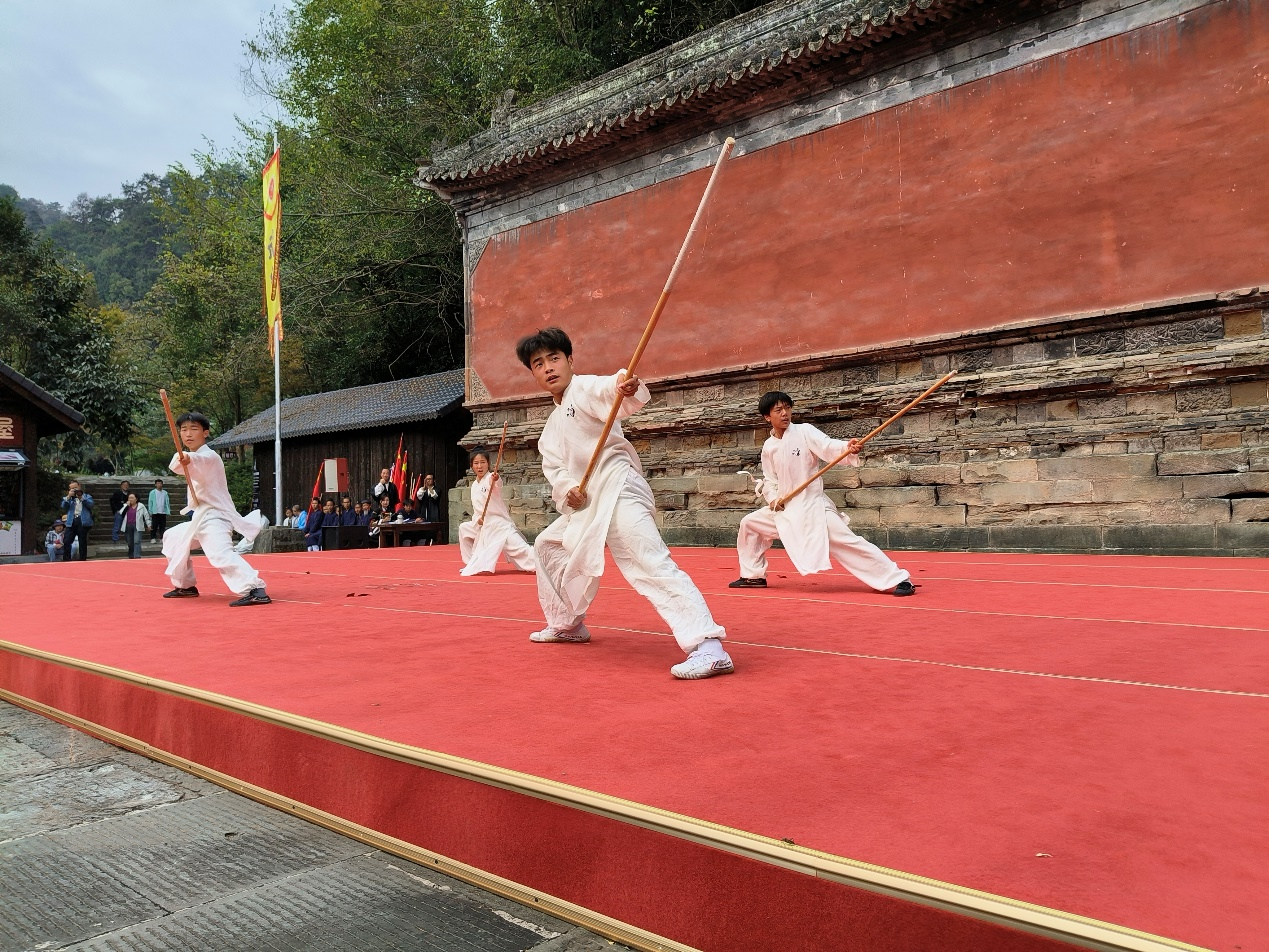 武当山逍遥谷景区国庆假期受热捧