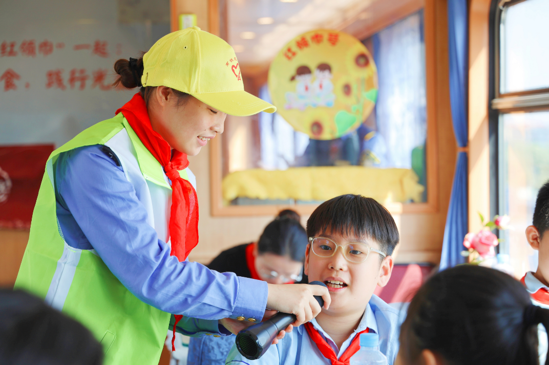 “红领巾号”上的主题队日