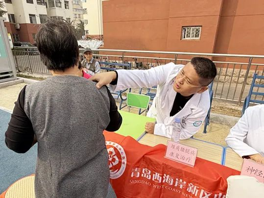 青岛西海岸新区中心医院“重阳秋色暖 医心情更浓”重阳节义诊活动圆满落幕