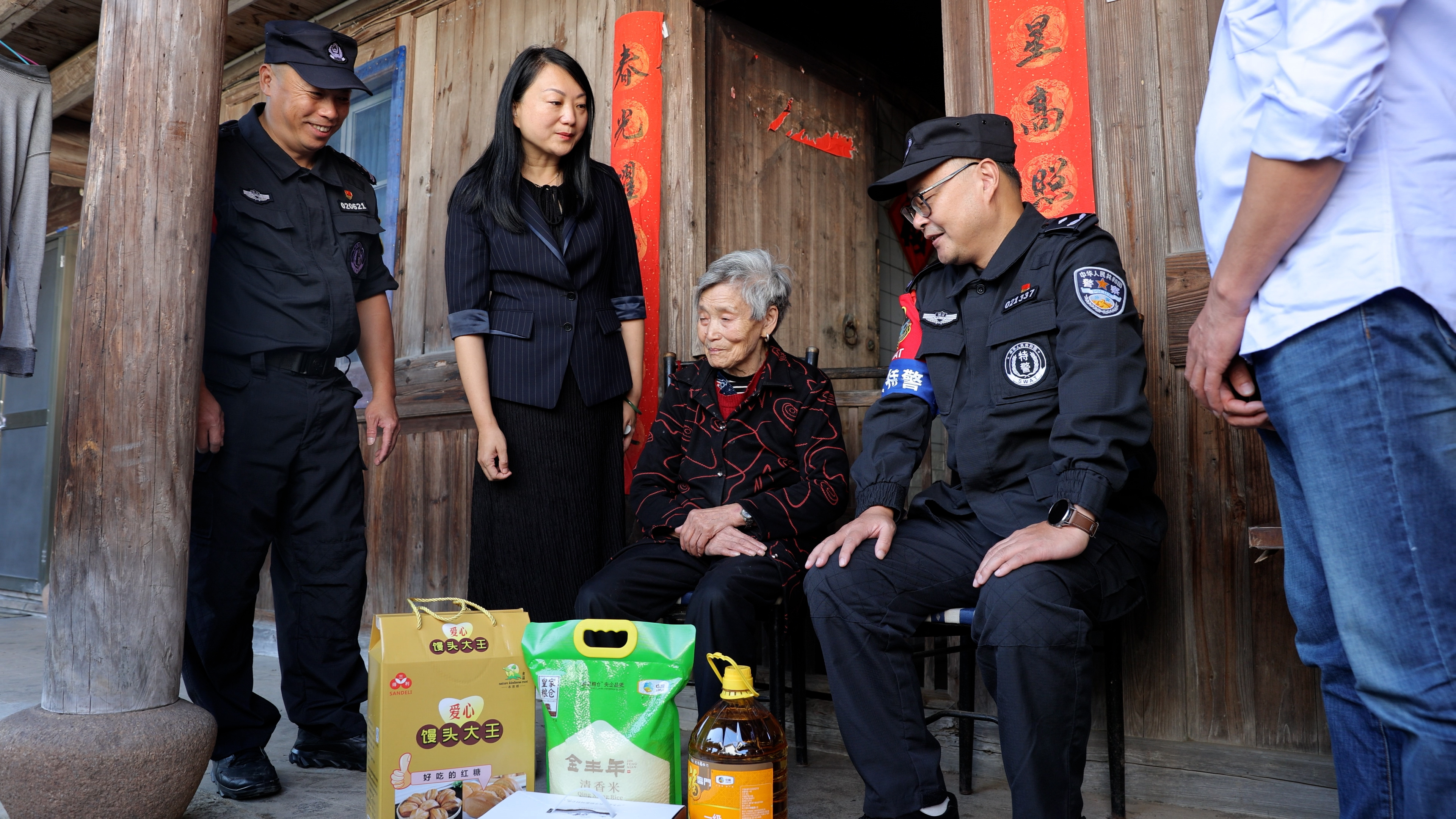 重阳佳节，敬老情深——宁波市公安局巡（特）警支队开展警务联村重阳慰问活动
