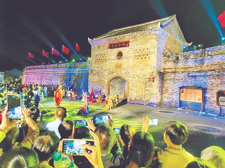 定南客家古城文化演出。