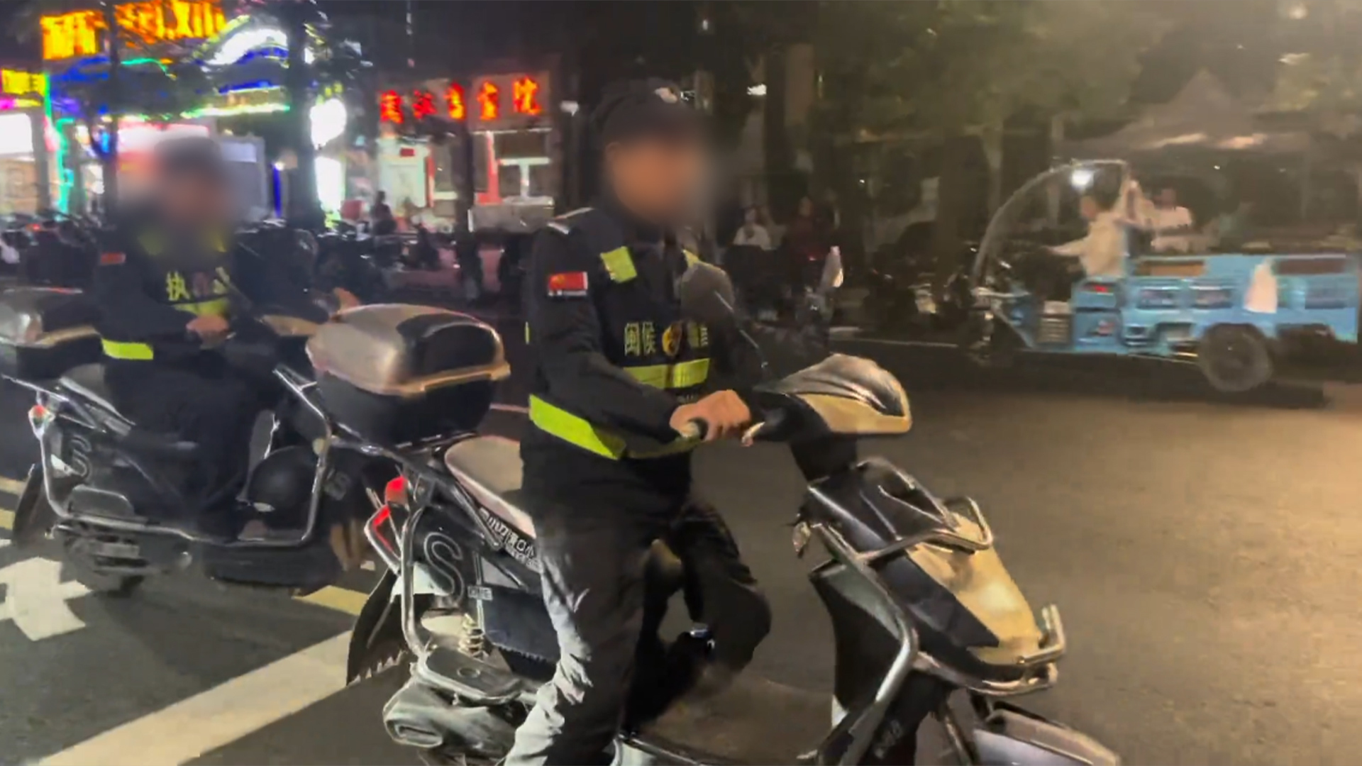 多名城管执法期间骑电车不戴头盔、没有牌照，被女子拍摄时大喊：我不是你爹，镇政府回应