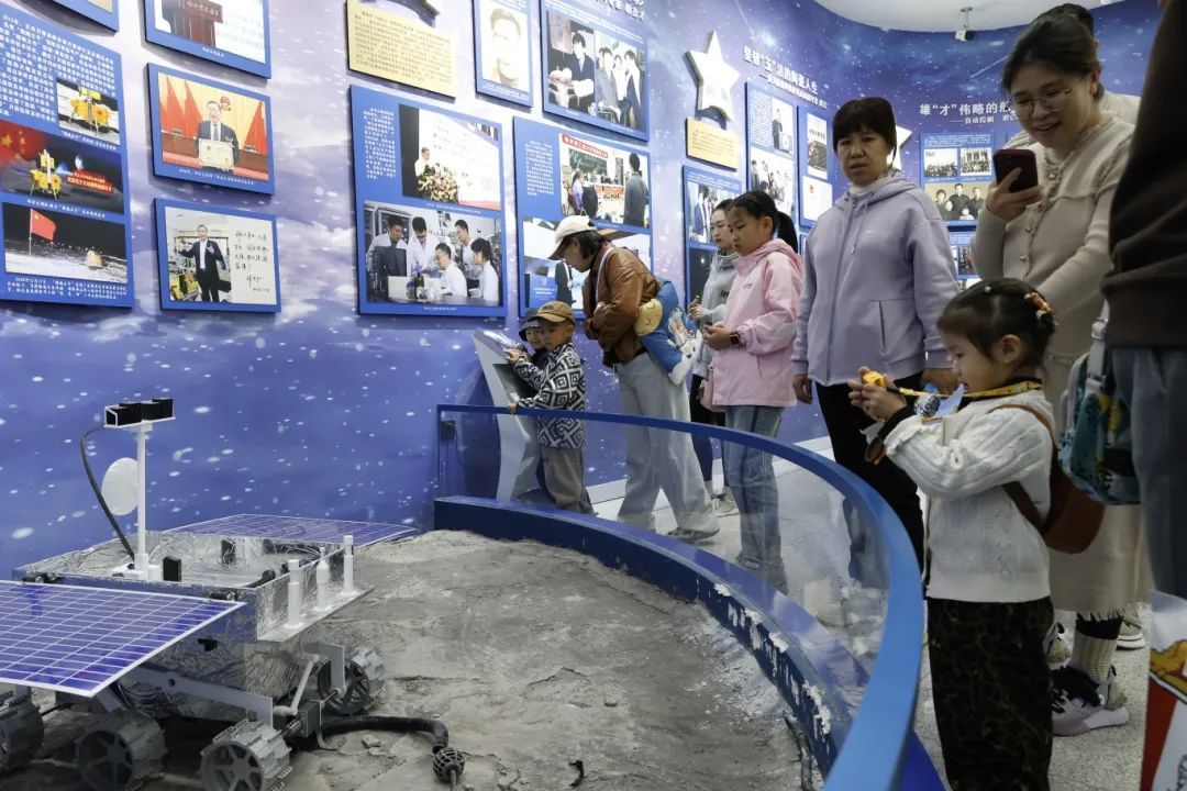 打卡主题展 致敬科学家