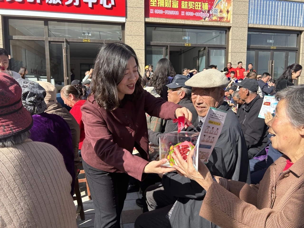 九九重阳日浓浓敬老情　华亭为银发族花式过节