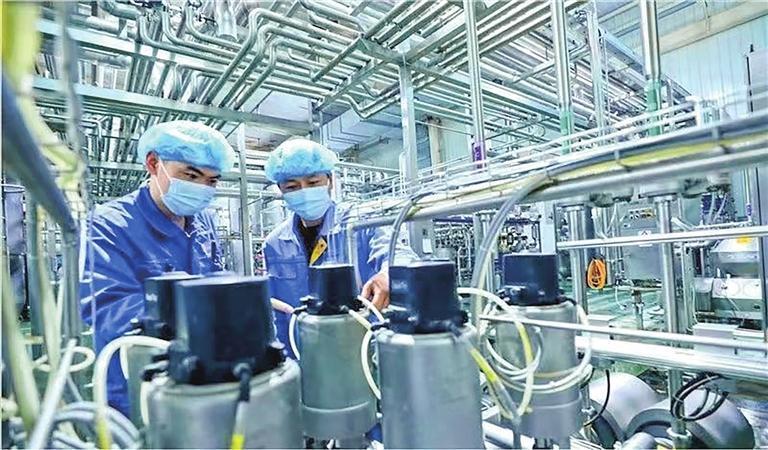 甘肃传祁甘味乳业有限责任公司生产车间 兰州新区报记者 祁瑞龙 摄