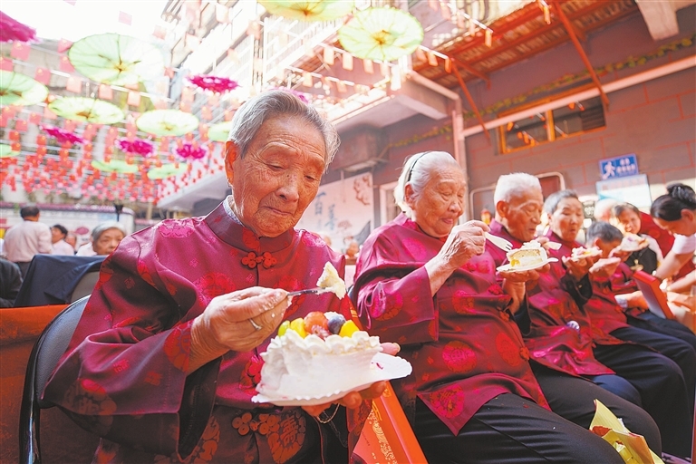 江西：情暖重陽（圖）