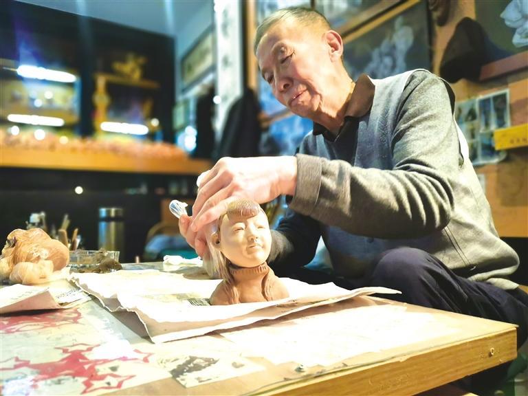 兰州非物质文化遗产泥塑传承人、甘肃省工艺美术大师岳云生