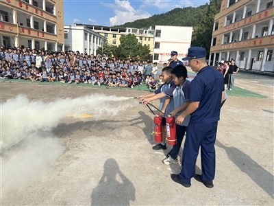 鹰潭贵溪：消防演练进校园