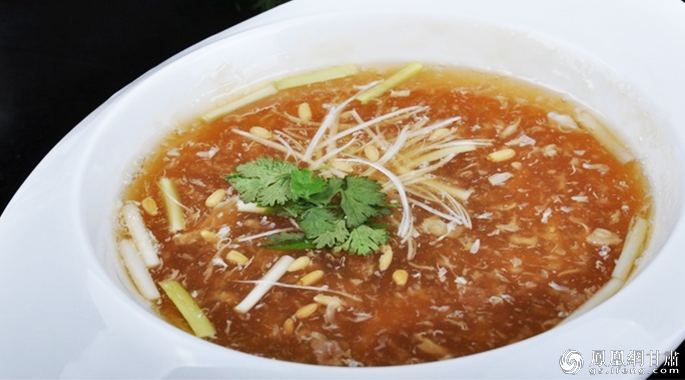 嘉峪关美食驼蹄羹掌筋柔嫩，香鲜不膻。图源于网络