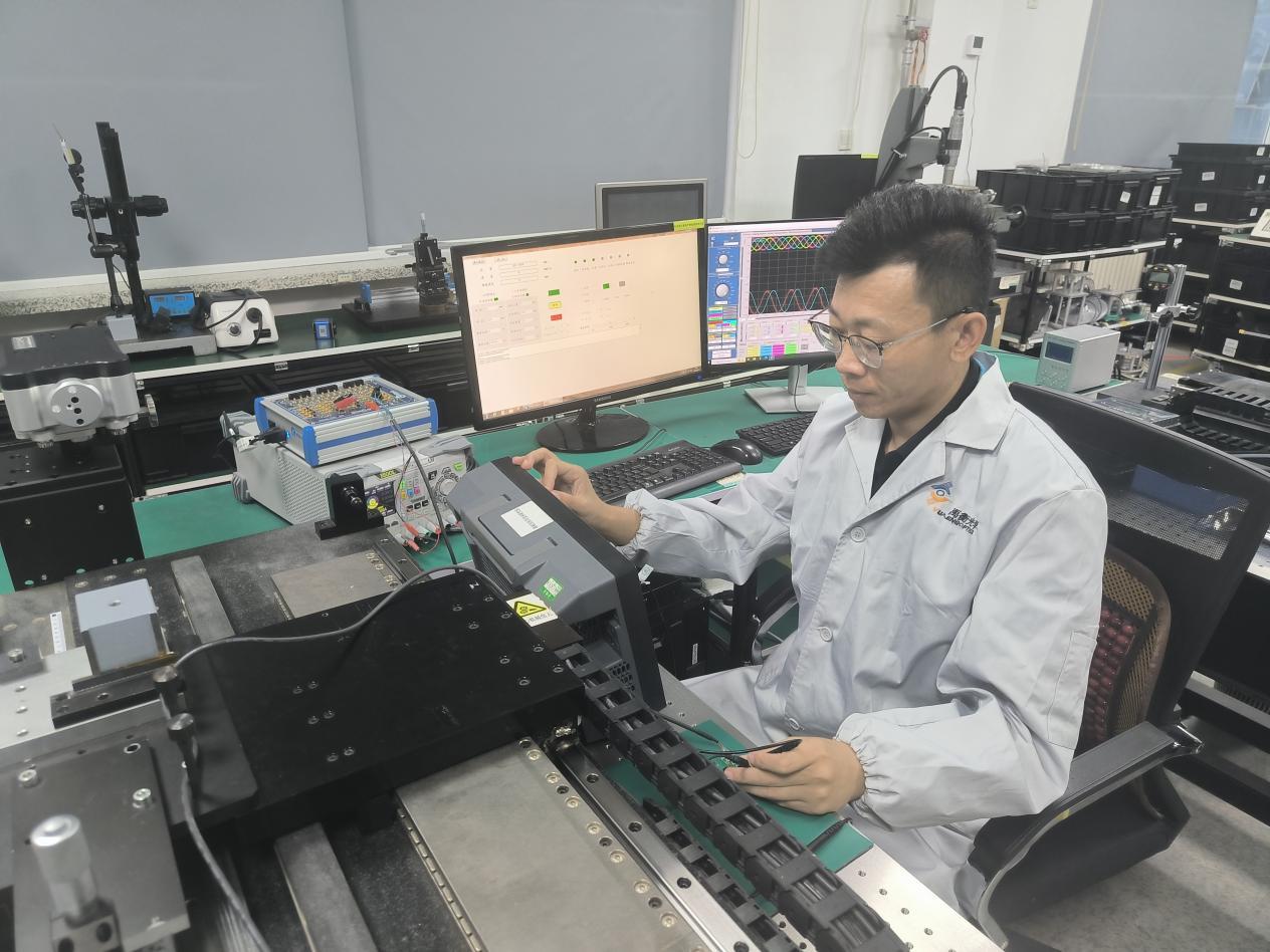 凤栖梧桐・人才新区“85后”高工杨尚:为工业母机炼就“火眼金睛”